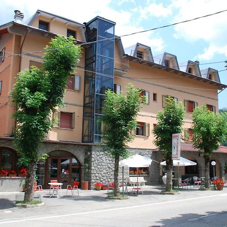 Albergo Bucaneve Pievepelago Extérieur photo