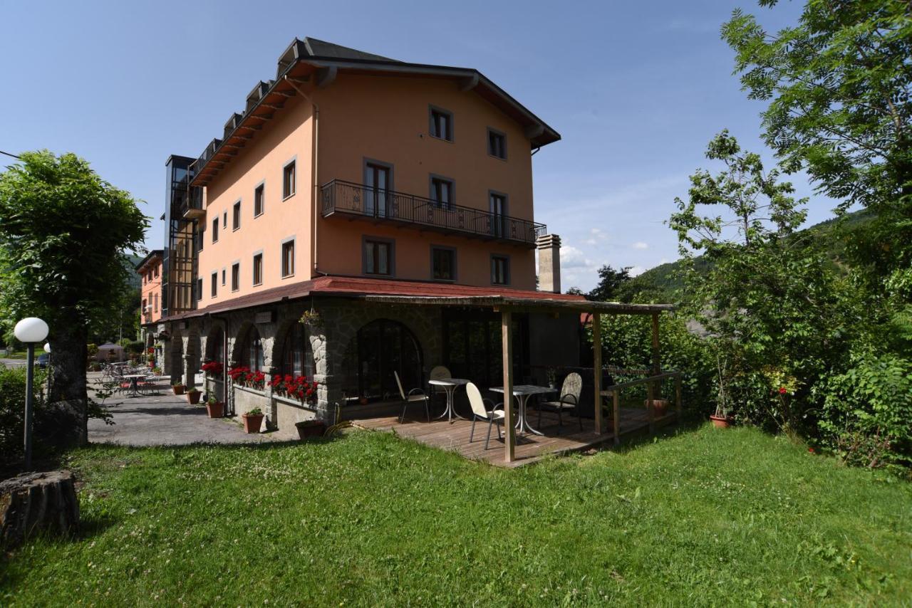 Albergo Bucaneve Pievepelago Extérieur photo