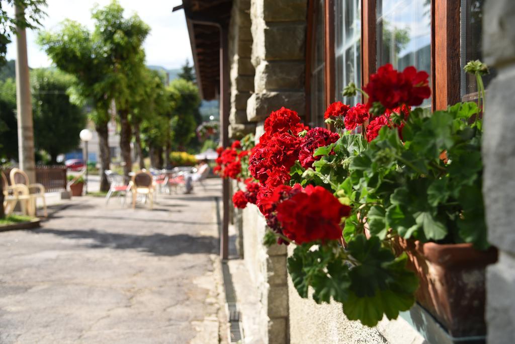 Albergo Bucaneve Pievepelago Extérieur photo