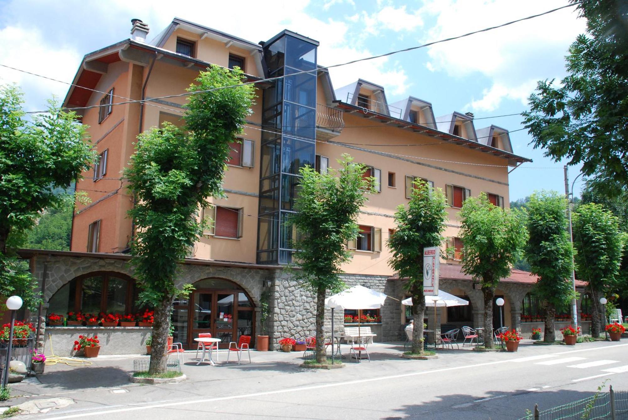 Albergo Bucaneve Pievepelago Extérieur photo